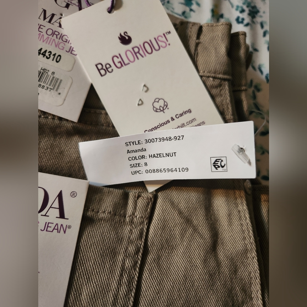 Womens Gloria Vanderbilt Amanda hazelnut colored jeans